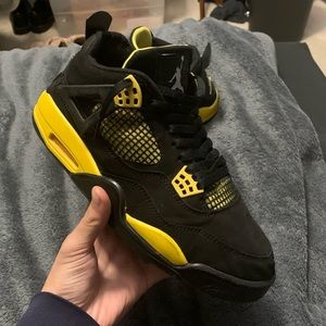 Jordan 4 “Thunder”